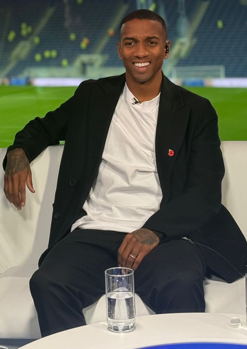 Ashley Young tweet media