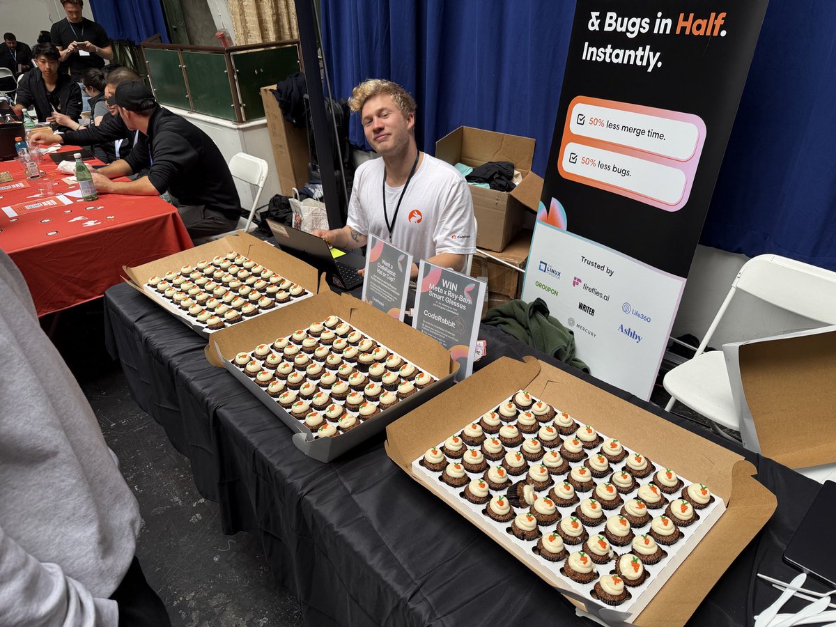 esthor's tweet image. @CalHacks come to @coderabbitai table to get some carrot cake cupcakes 🐰 🥕🧡