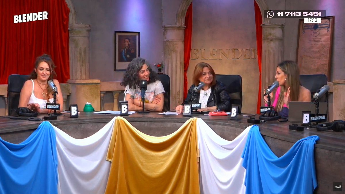 Solo mujeres en la mesa de Blender, pidan un deseo