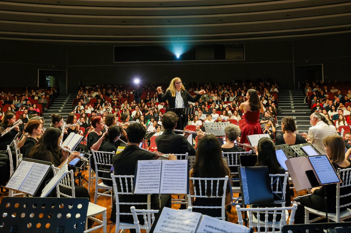 esenlerkultur's tweet photo. #29EkimCumhuriyetBayramı’na özel olarak, Türk ve dünya klasiklerinden oluşan zengin bir repertuvarla sahne alan Marmara Flüt Orkestrası’nın konserine ev sahipliği yaptık. 🇹🇷

10. yılını kutlayan orkestranın konserinden geriye, bu unutulmaz ve renkli anlar kaldı. https://t.co/i1gxPN8jmQ