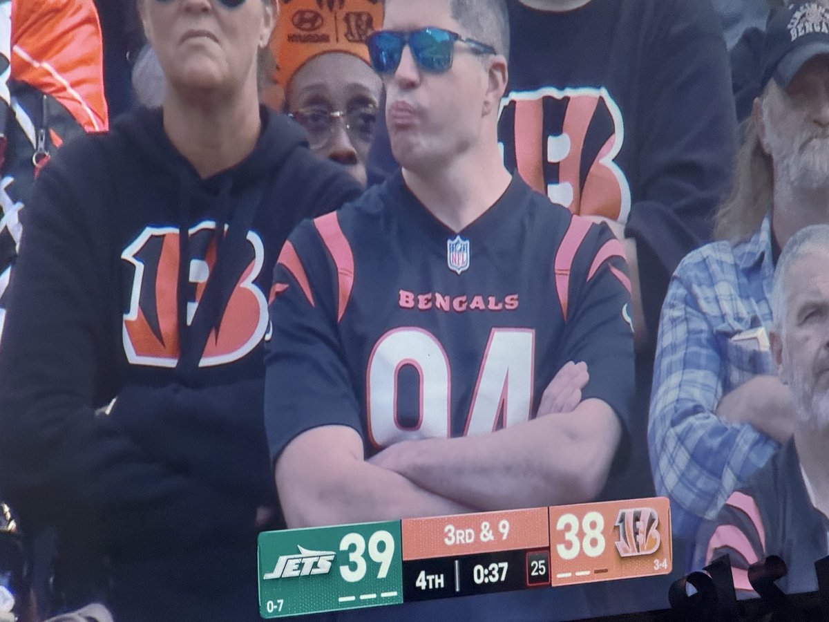 JavaJerry101's tweet image. I know they’re not relevant…have injuries blah blah…but another miserable season of failure for the Bengals is a hoot to watch! 🤣🤣🤣#Bengals #NYvsCin