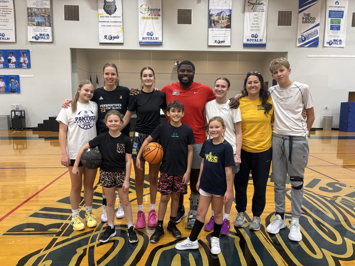 KennedyColler's tweet image. Dillard Elite Training x Burlington Christian Academy Clinic #1 🔥 Next one is 11/16 @ 2:30 @reggiedillard14