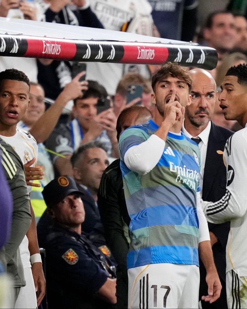 Raúl Asencio to Barça’s bench 🤫🤫🤫