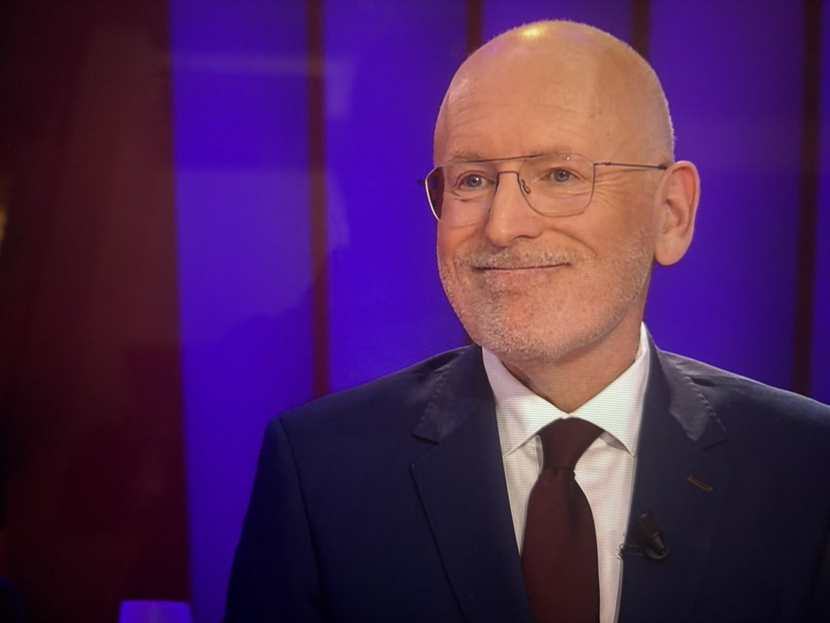 Tom van der Lee (@tomvanderlee) on Twitter photo ‘Wij worden de grootste’, is de uitsmijter bij #Eva van Frans Timmermans.
Fijn inhoudelijk debat waarbij de verschillen in politieke keuzes tussen CDA en GroenLinks-PvdA goed zichtbaar werden, maar ook de verbinding werd gezocht en gevonden.
(Frans won, want was minder getergd ‘Wij worden de grootste’, is de uitsmijter bij #Eva van Frans Timmermans.
Fijn inhoudelijk debat waarbij de verschillen in politieke keuzes tussen CDA en GroenLinks-PvdA goed zichtbaar werden, maar ook de verbinding werd gezocht en gevonden.
(Frans won, want was minder getergd