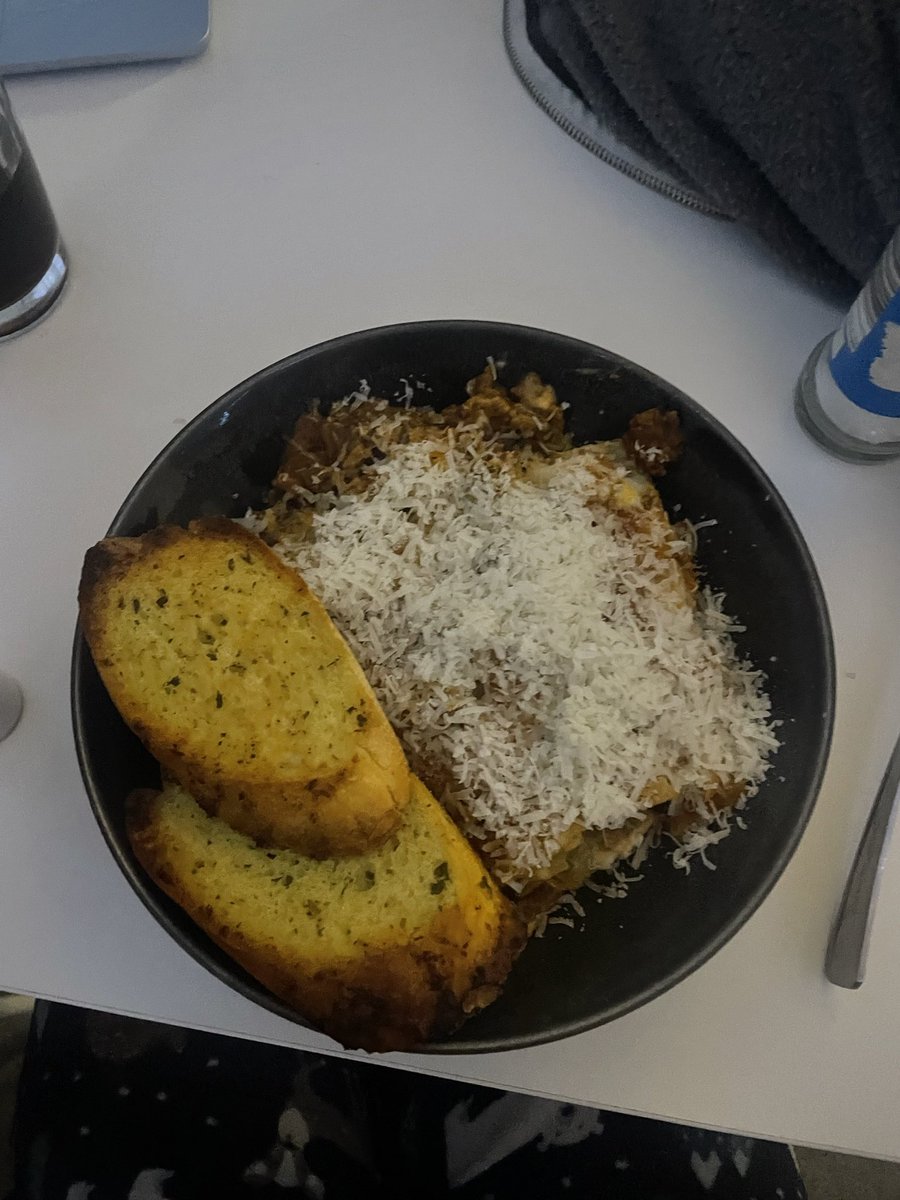 made lasagna and then covered it in parm because i love parm and i put it on everything, go me
boyfriend actually eating all of it and he’s so weird about meat so i think ive done well