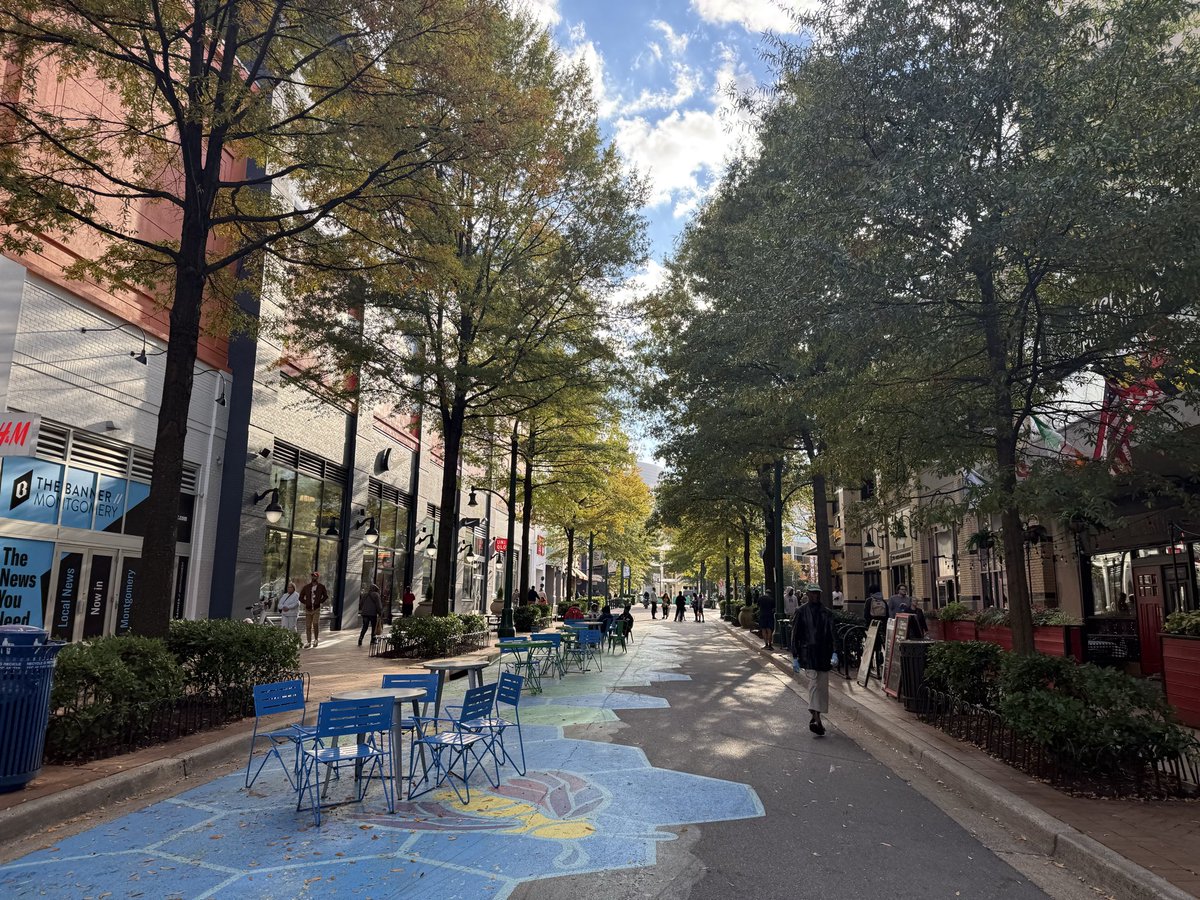 maxtmcc's tweet image. It’s crazy that DC let its own suburbs beat it to the punch on pedestrianized streets. This is Silver Spring!