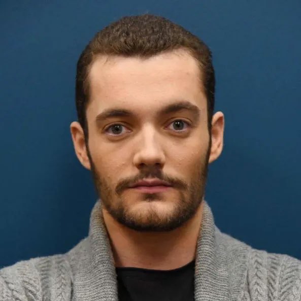 🇫🇷🎬 FLASH – Louis Sarkozy incarnera Sid dans le remake live action de L’Âge de Glace.