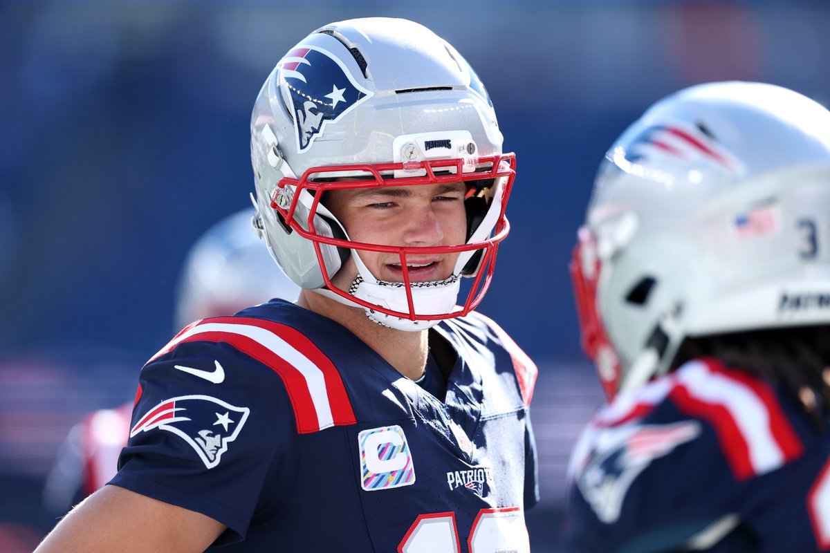 NFLonCBS's tweet image. Drake Maye now leads the NFL in Pass Rating (118.7)