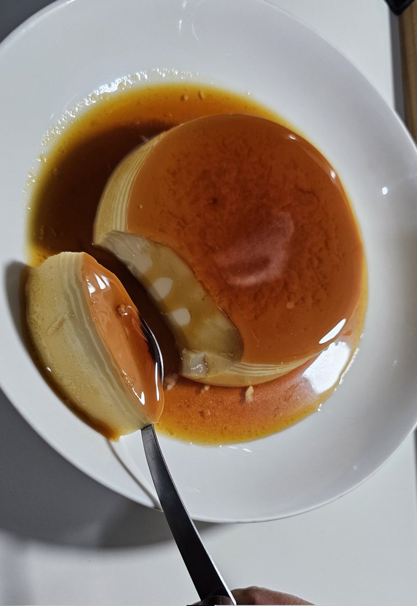 Pudim é tão gostoso e bonito que deveria ser elogio! Tipo: "você é um pudim"!