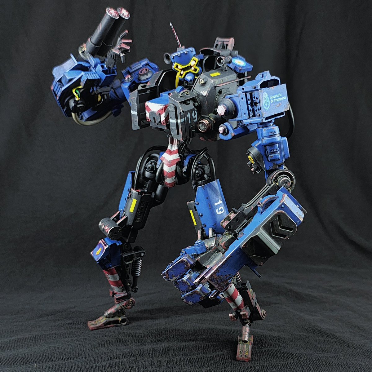 neielmont's tweet image. Say hello to RAILINE &quot;La Chancho&quot;, by Kevin Monti.

Inspired by Trenes Argentinos.

#trashbashing #mechadesign #characterdesign #originalcharacter #railine