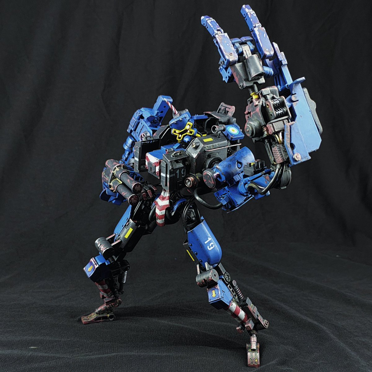 neielmont's tweet image. Say hello to RAILINE &quot;La Chancho&quot;, by Kevin Monti.

Inspired by Trenes Argentinos.

#trashbashing #mechadesign #characterdesign #originalcharacter #railine