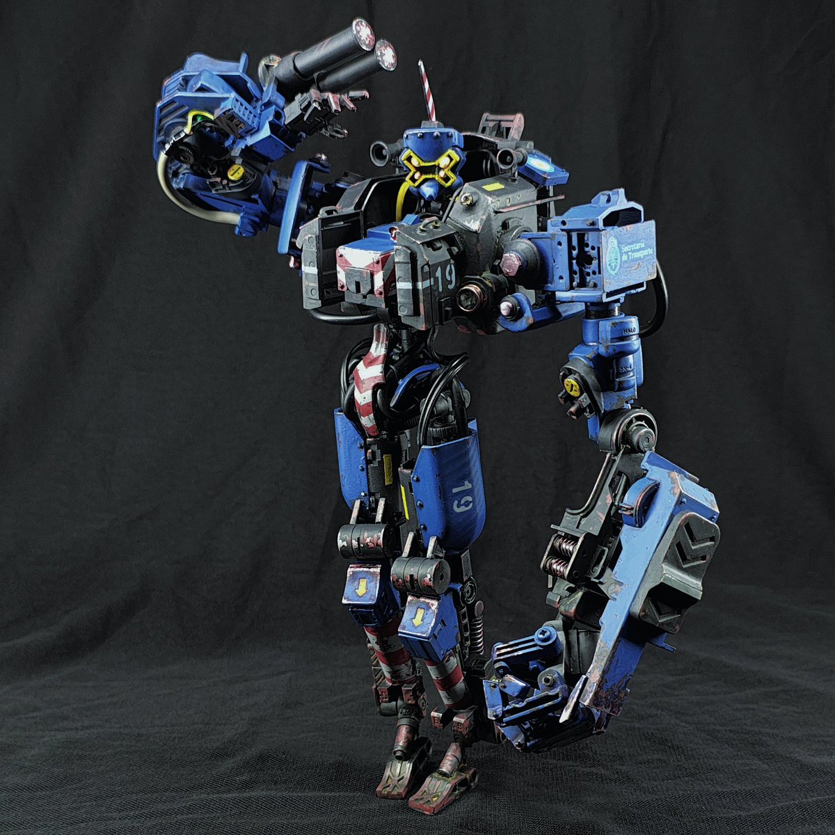 neielmont's tweet image. Say hello to RAILINE &quot;La Chancho&quot;, by Kevin Monti.

Inspired by Trenes Argentinos.

#trashbashing #mechadesign #characterdesign #originalcharacter #railine