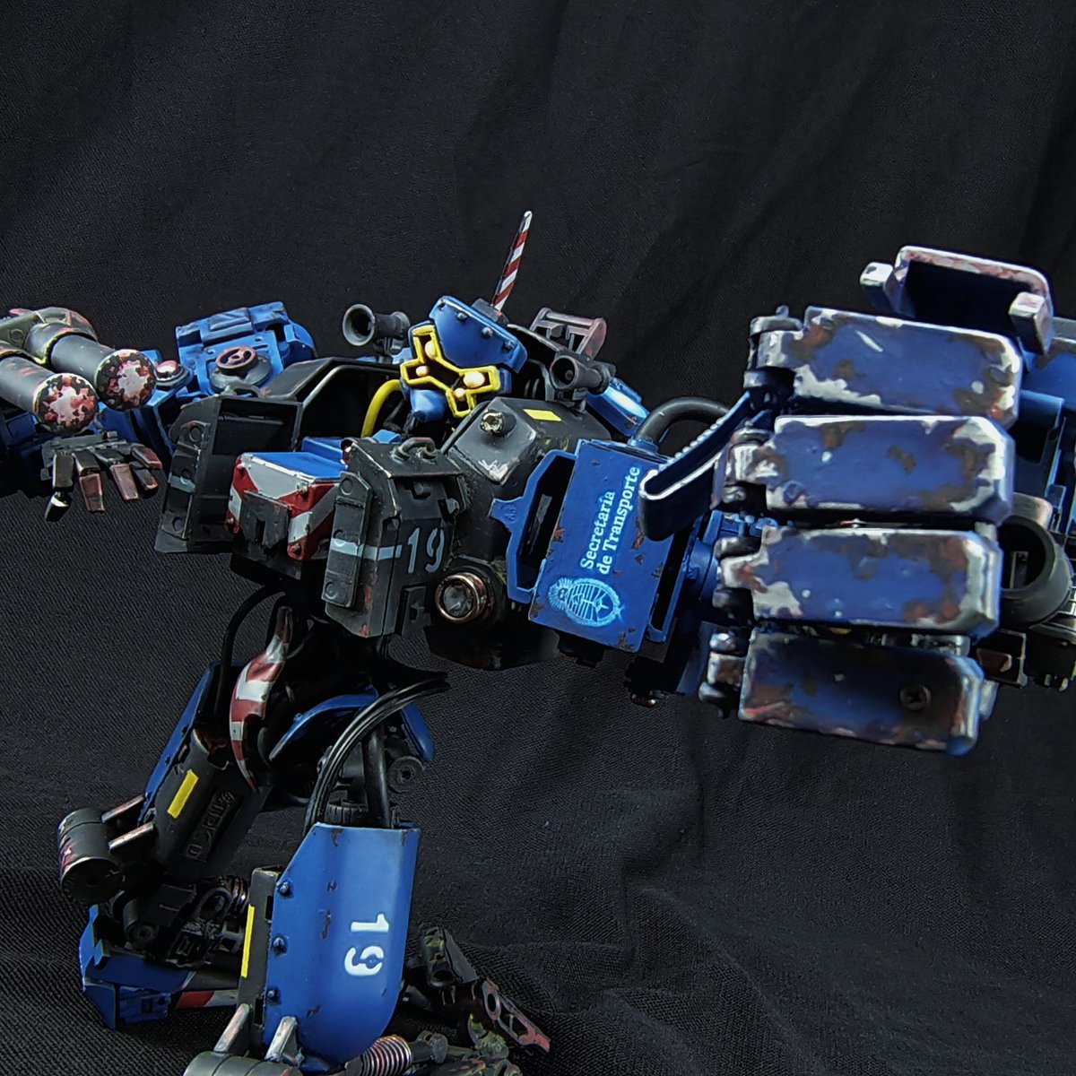 neielmont's tweet image. Say hello to RAILINE &quot;La Chancho&quot;, by Kevin Monti.

Inspired by Trenes Argentinos.

#trashbashing #mechadesign #characterdesign #originalcharacter #railine