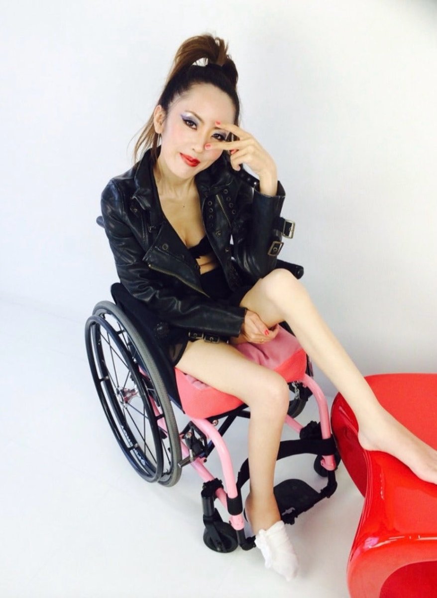 MariAsoOfficial's tweet image. LOGOSの靴下見つかった🧦
無くなったら嫌なので、4足買いました笑
やっと見つけたー( *ˊᵕˋ)ﾉ*⸜(* ॑꒳ ॑* )⸝*
#麻生真里 #LOGOS #車椅子 #車椅子ユーサー #あったあった