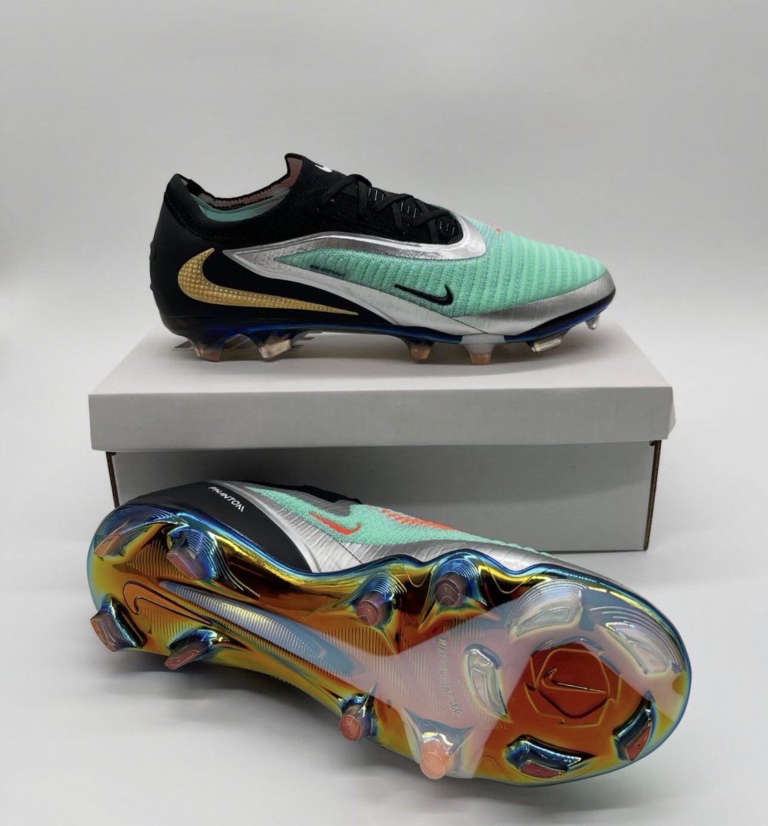 Nike Phantom 6 Low Elite FG Firm Ground Soccer Cleats - Black/Jade/Silver
___
 Size 40-45
___
 GH¢ 700.00 

Call or text 0201237880 to purchase
#sedsjerseys