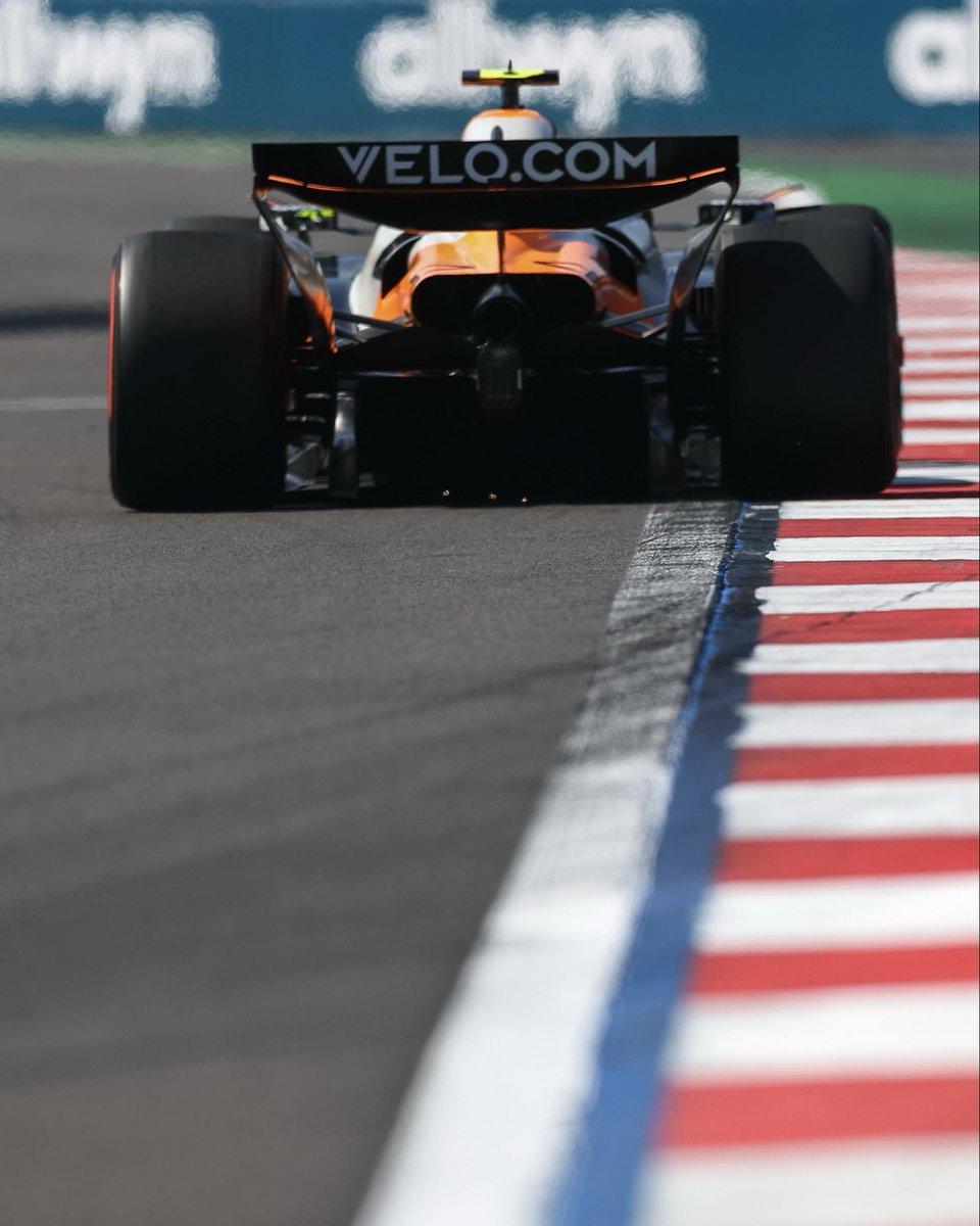 McLarenF1's tweet photo. LAP 24/71: 

Lando 🇬🇧 P1 
Oscar 🇦🇺 P7

#McLaren | #MexicoGP 🇲🇽 https://t.co/4VNvvtKCPE