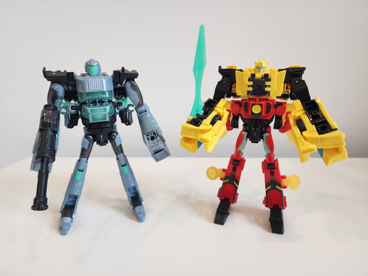 Remember when Earthspark brought back Energon’s power link gimmick and never made anyone else besides these 4?