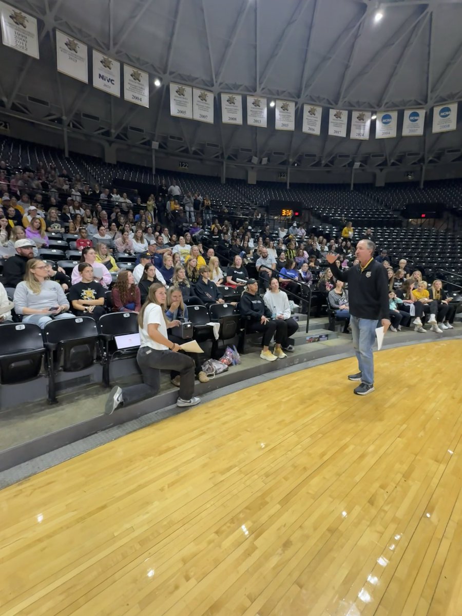 shockwavevba's tweet image. Getting excited for club season to get started!!! Parent meeting to get things going!! If you couldn’t be here, reach out to your coach for the info! #ShockwaveProud 🖤🏐💛⚡️