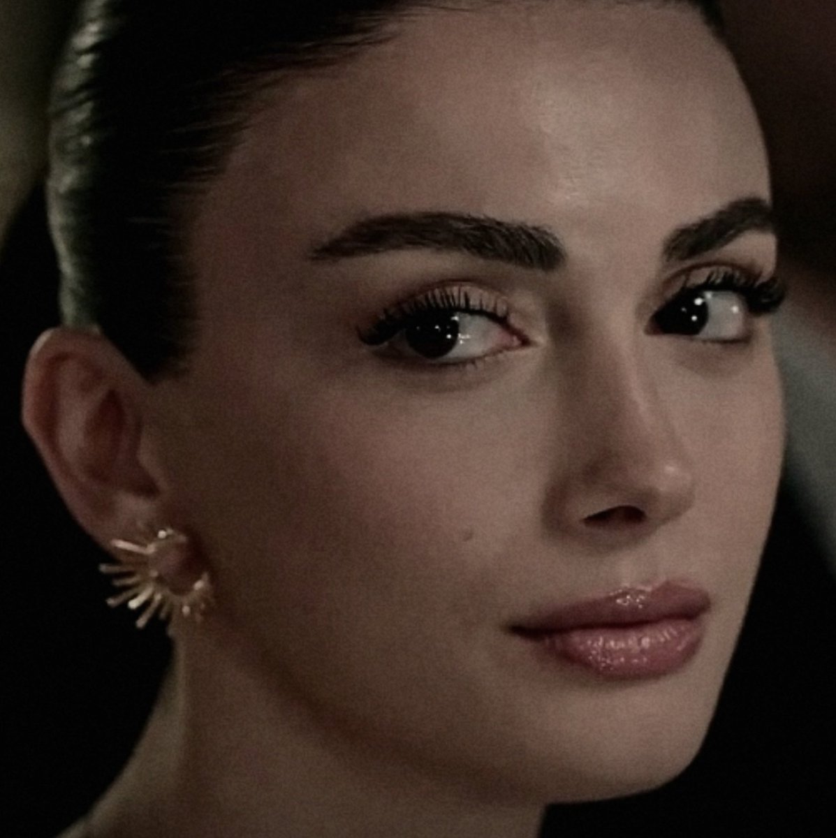 alencea's tweet image. #Günzil. #gözlerikaradeniz ☹️