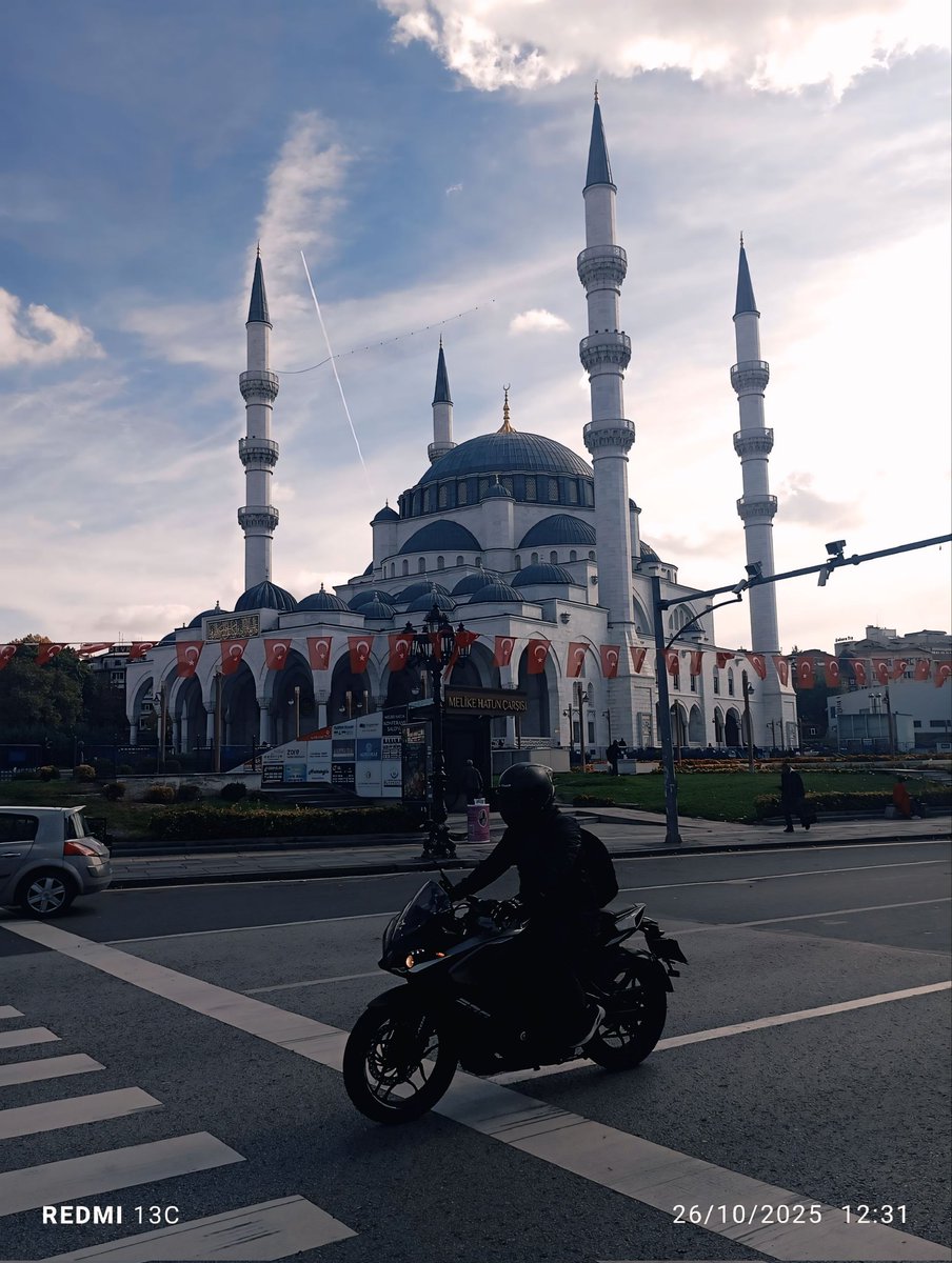 theblackgirrl's tweet photo. 🤌🏍️ https://t.co/JvPkr5cxuv