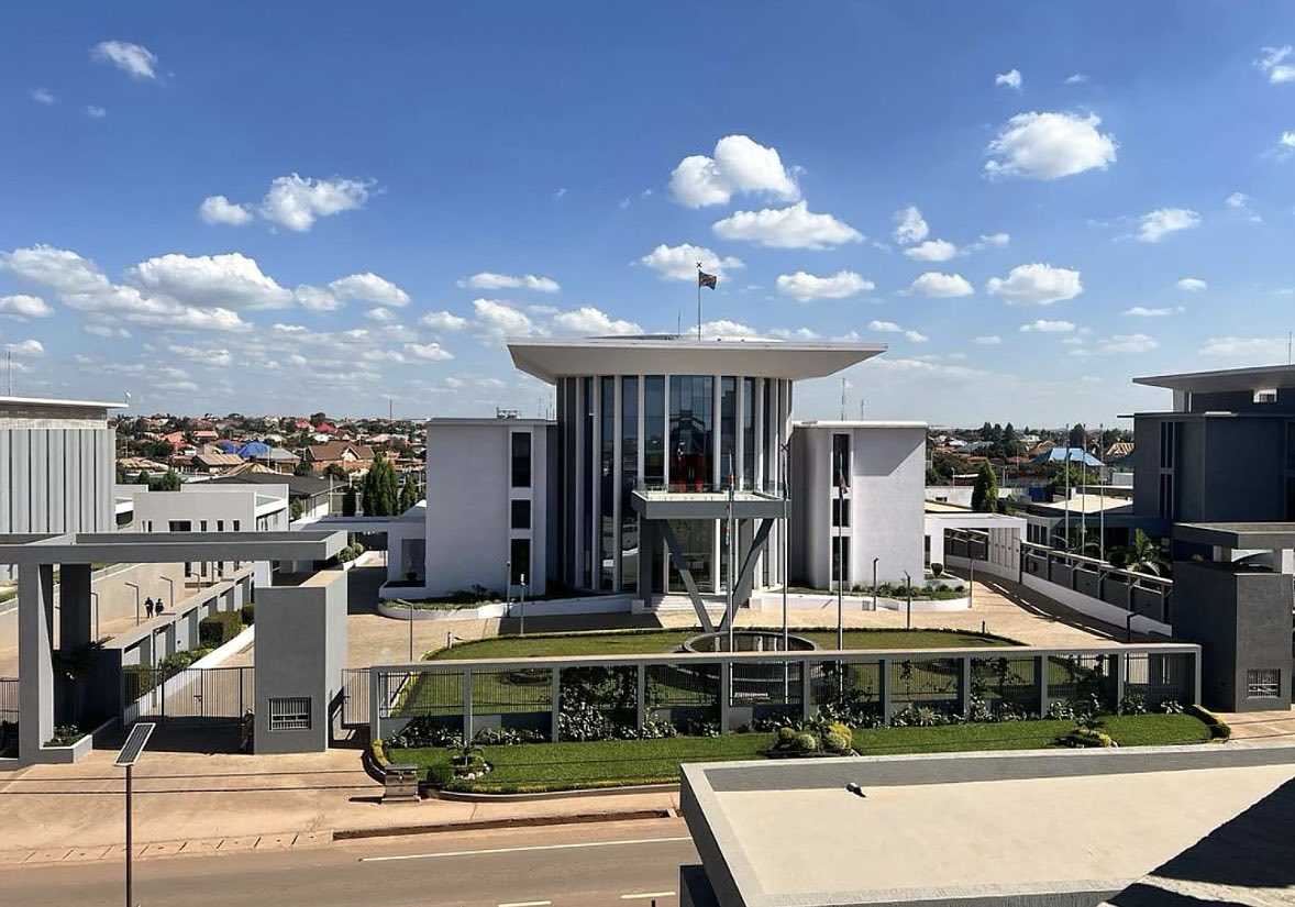 benjimk's tweet image. Kolwezi ! Cité du #Lualaba, battant au rythme du cuivre et du cobalt. 🇨🇩 Entre l'effervescence minière et l'ambition d'émergence, la ville ne cesse de se transformer.
Un lieu clé pour l'économie de la #RDC, avec ses défis et son énergie unique.