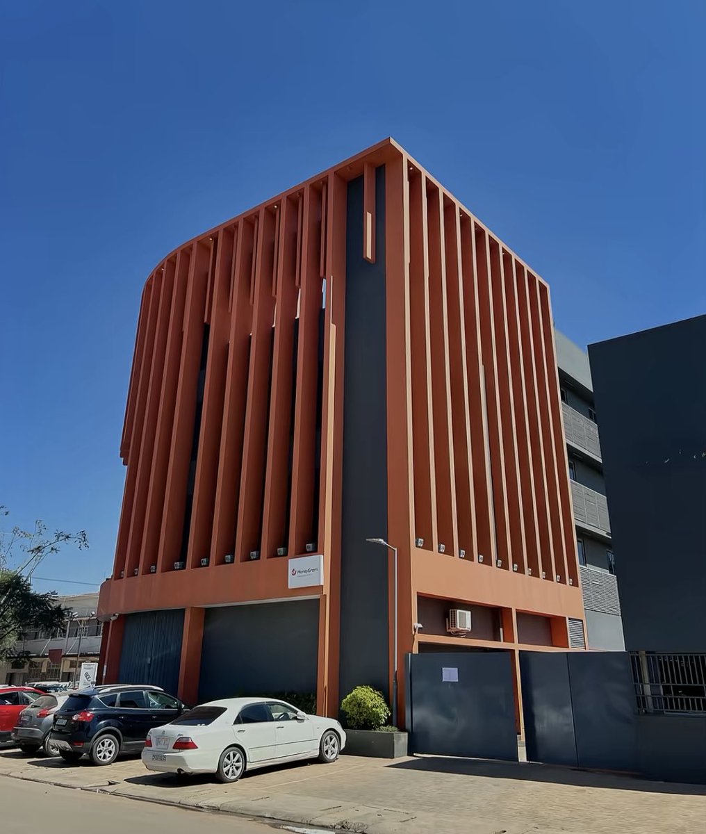 benjimk's tweet image. Kolwezi ! Cité du #Lualaba, battant au rythme du cuivre et du cobalt. 🇨🇩 Entre l'effervescence minière et l'ambition d'émergence, la ville ne cesse de se transformer.
Un lieu clé pour l'économie de la #RDC, avec ses défis et son énergie unique.