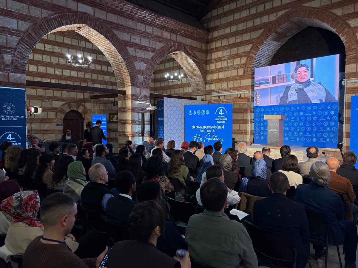 TÜGVA Bursa olarak“YTB Bir Dünya Edebiyat Ödülleri” Yarışması Ödül Törenine ev sahipliği yapmanın mutluluğunu yaşadık.

Tören; YTB Başkanı Hadi TURUS (<a href="/haditurus/">A. Hadi Turus</a> ), Kıymetli Protokol ve 37 Ülkeden 105 yazarın katılımlarıyla gerçekleşti.

Genç yazarlarımızı tebrik ediyoruz.