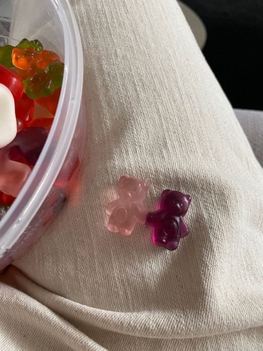 heart_jpg's tweet image. us if we were gummy bears