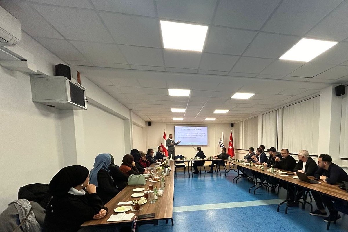 uidwien's tweet image. UID MKYK Üyesi Sn. Eyyup Bolat, teşkilat içi eğitim programı kapsamında UID Viyana Bölge Ofisimizi ziyaret ederek BYK ve BKYK üyelerimizle bir araya geldi. Kıymetli başkanımıza, gerçekleştirmiş olduğu verimli eğitim semineri için teşekkür ederiz. 
@U_I_D @saganak_mehmet