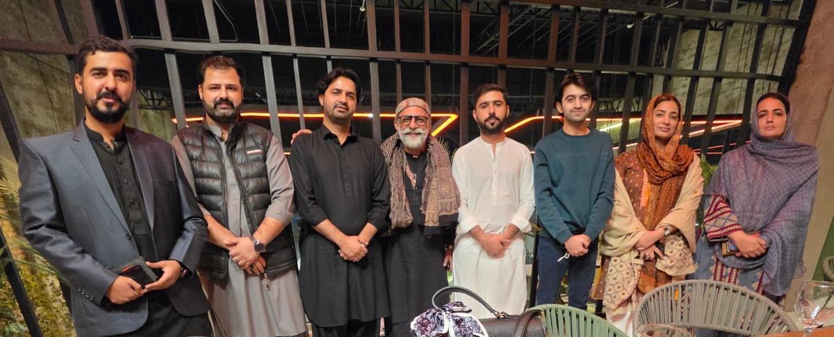 Had a wonderful time with one of Pakistan's most respected and beloved artists, Sir Yousaf Bashir. It was an honor to present him my artwork and host him for dinner.
Thank you, Sir, for your valuable time and inspiring presence.