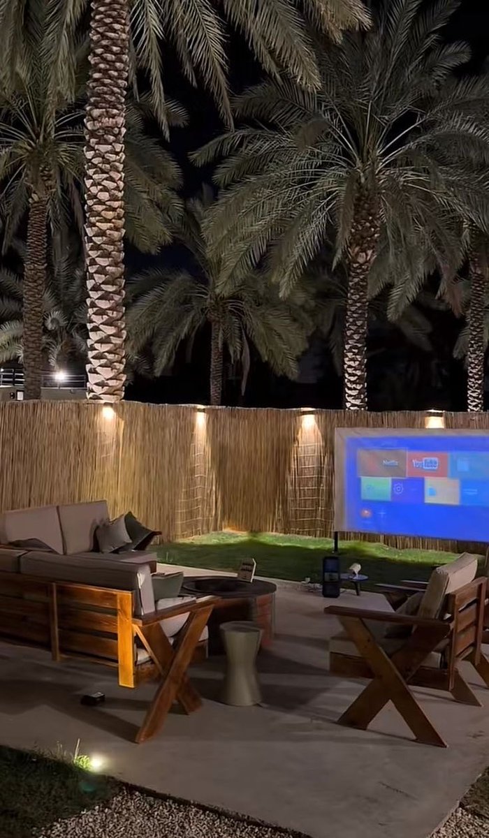 #شتاء_ريف
كم هو شعورٌ جميل، 
أن يدور تفكير الواحد على أشياء  في خيالاته وقت الليل دون أن يوقظها."