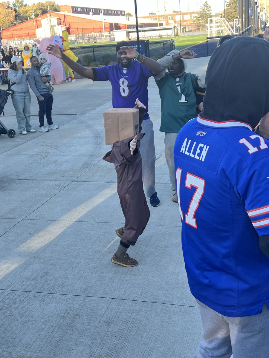 🚨Colonels in the Community🚨

The Colonels brought the spirit (and the candy)! 🏈🍭 .

We are excited to celebrate Halloween and give back to the local community at Wilkes University Athletes’ Trunk or Treat🎃

#TheWilkesWay