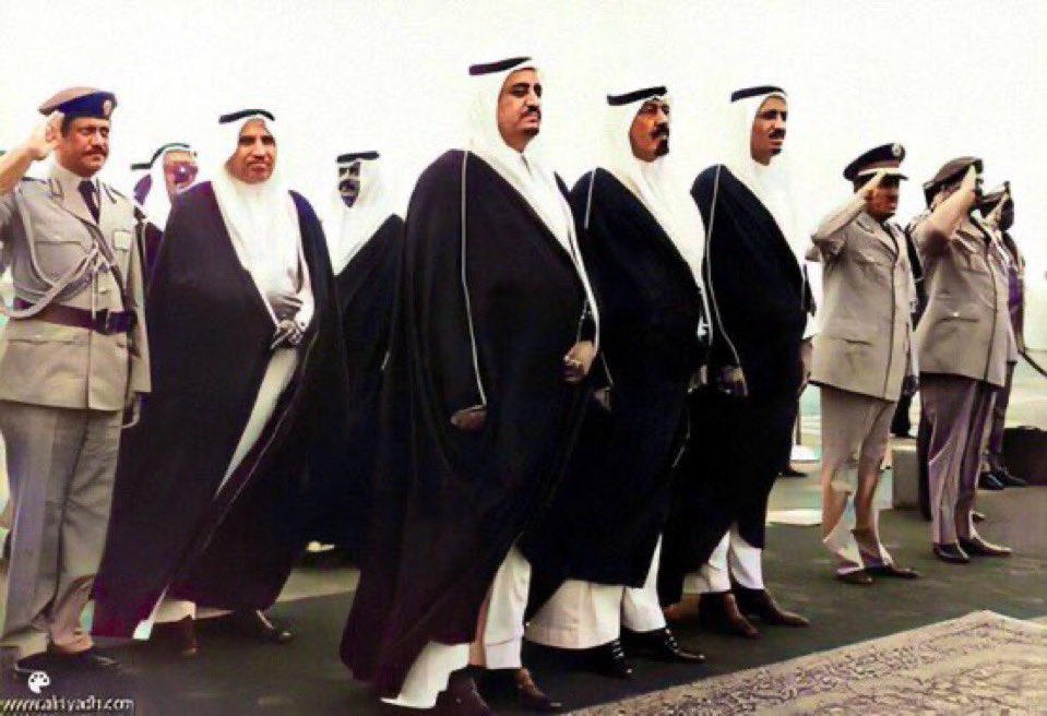 #تمرة💢|| بما انه مافي احد بتويتر الان بقول شيء ، اتمنى محد يزعل …

 قلة من البعض يتبنون نظريات غريبة ، ويعتقدون أن تفوّق السعودية 🇸🇦 مجرّد نتيجة ظرف مؤقت ، تمر فيه المنطقة  

يقولون: لو أن الدولة الفلانية " ج ج ج " فعلت كذا لتفوّقت على السعودية ، ولو أن الشعب الفلاني " ج ج ج "