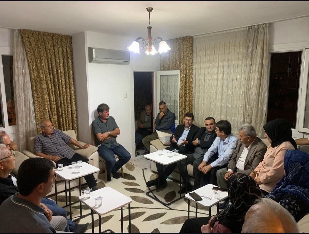 📍Sarıçam  Gültepe 

Saygı değer  Genel Başkanımız Devlet BAHÇELİ beyin talimatları ile "Hayırlı günler komşum" kapsamında MYK üyemiz sn. Mustafa İZGİOĞLU ve ilçe yöneticilerimiz ile birlikte sn. İlyas ŞAHİN beyin evine ziyarette bulunduk.