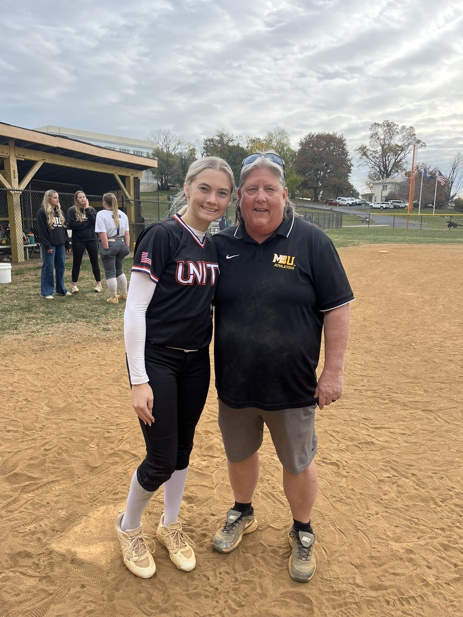 TinsleyPickett's tweet image. Had a great time exploring @MaryBaldwinU campus yesterday and meeting @CoachShelton18. I also got to see my former high school teammate @JadaBolden2025 
🖤💛
Thank you coaches &amp;amp; team!