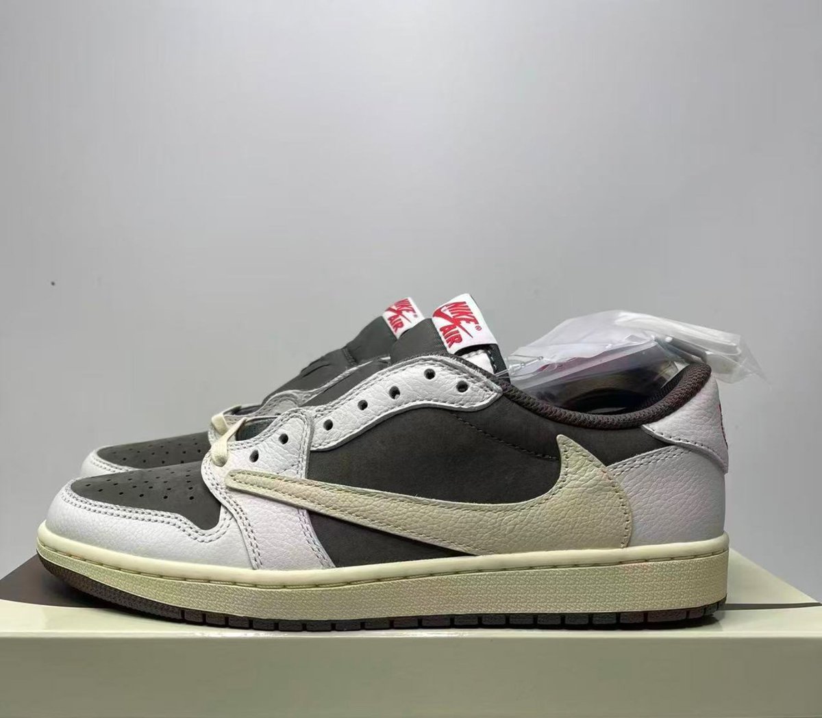 replinside05's tweet image. 스캇 조던 실사 공개 🔥
실물부터 퀄리티까지 완벽 👟
디테일 · 마감 · 구성품 모두 리얼 풀세트 ✅
직접 촬영한 실사로 퀄리티 확인 가능 ✨

한정 수량 진행 중, 조기 마감 예상 
👉 프로필 링크 ‘@replinside05’ 통해 문의 가능!

#일상 #데일리슈즈 #OOTD #스니커즈 #패션 #데일리룩 #ootdstyle