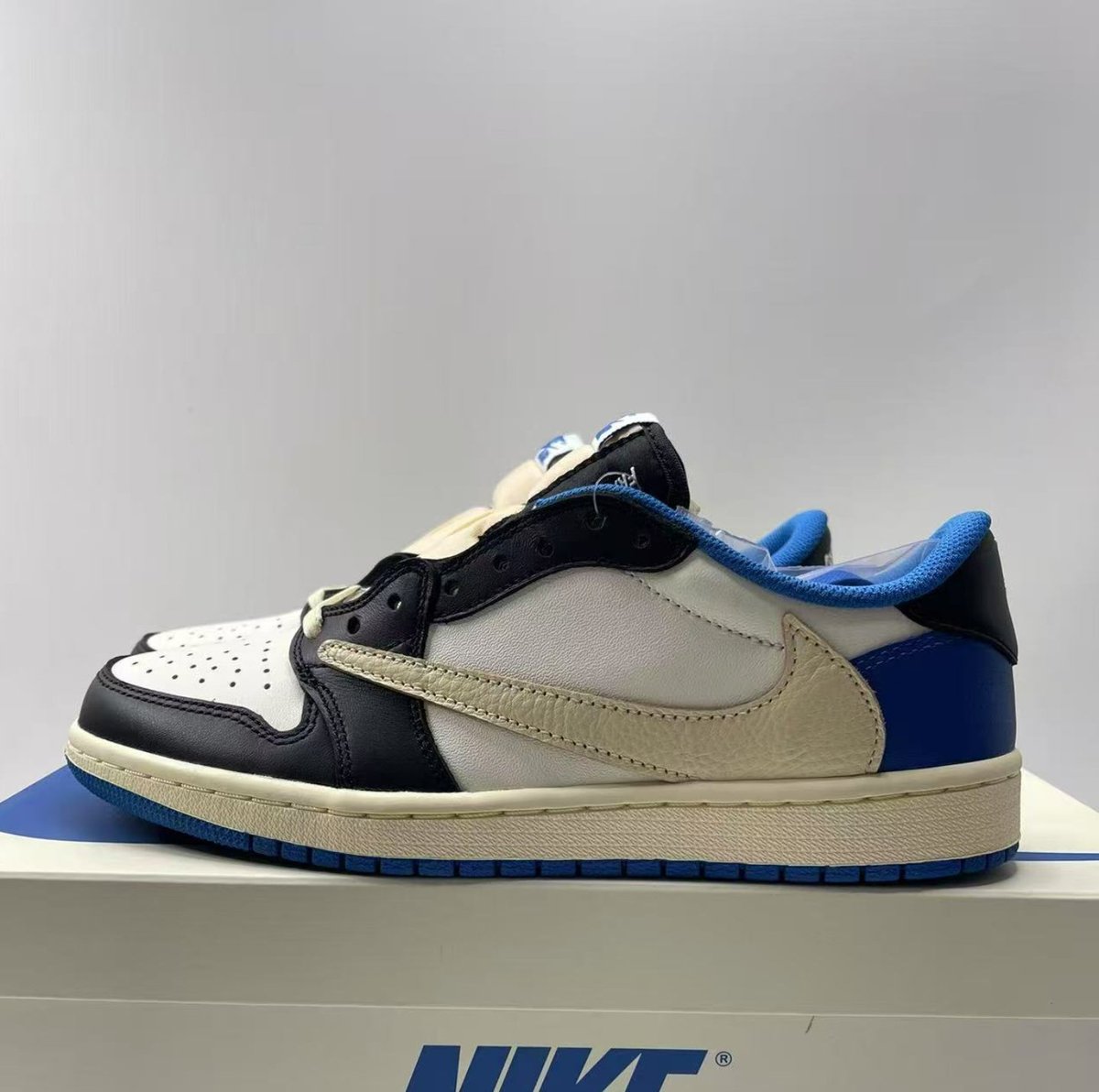 replinside05's tweet image. 스캇 조던 실사 공개 🔥
실물부터 퀄리티까지 완벽 👟
디테일 · 마감 · 구성품 모두 리얼 풀세트 ✅
직접 촬영한 실사로 퀄리티 확인 가능 ✨

한정 수량 진행 중, 조기 마감 예상 
👉 프로필 링크 ‘@replinside05’ 통해 문의 가능!

#일상 #데일리슈즈 #OOTD #스니커즈 #패션 #데일리룩 #ootdstyle