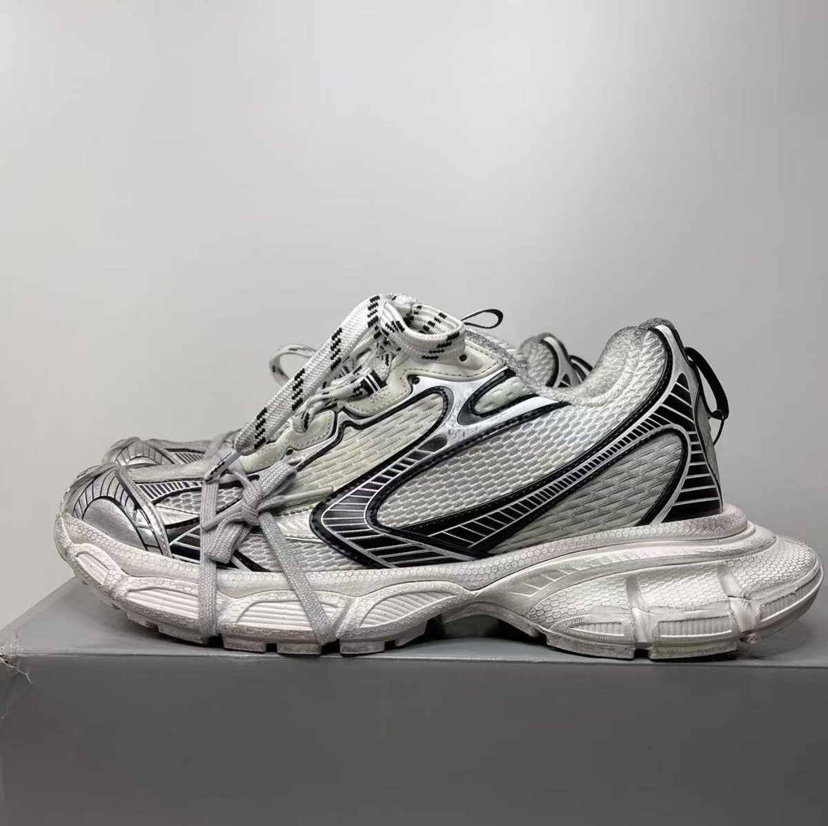 side8080's tweet image. 실사 공개! 명품 스니커즈 퀄리티 미쳤다 🔥
직접 보면 진짜 말 안 나옵니다 😳
1:1 검품 완료 + 풀 구성품 그대로 💯
한정 수량이라 조기 품절 주의 ⚠️

👉 프로필 링크 (@side8080) 통해 문의

#스니커즈 #스트릿패션 #데일리룩 #운동화 #패션 #ootd #데일리슈즈 #ootdstyle