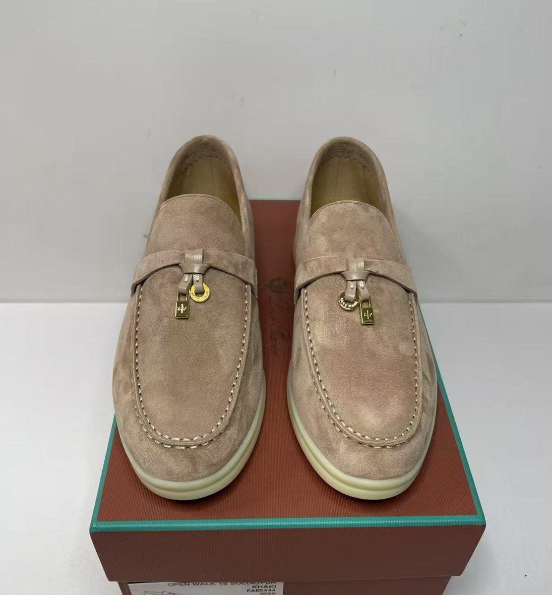 replin07's tweet image. 하이엔드 퀄리티 실사 공개!
명품 스니커즈 전종 라인업 ⚡
퀄리티부터 마감까지 완벽한 하이엔드급 
구성품·박스까지 완벽 풀세트 

직접 보면 퀄리티 차이 확실합니다 
👉 프로필 링크 (@luxins088) 통해 문의 가능!!

#스니커즈 #조던 #나이키 #운동화 #데일리룩 #OOTD #데일리슈즈 #ootdstyle