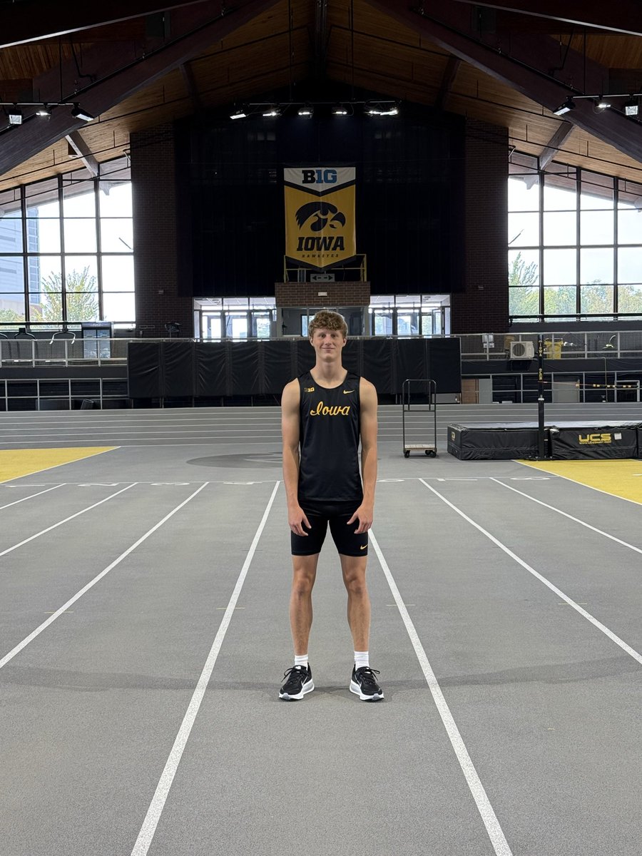 Haydencar06's tweet photo. I’m excited to announce my commitment to the University of Iowa to continue my track career! Go Hawks! @Woody400h @IowaXC_TF https://t.co/HbgsmBMNpZ
