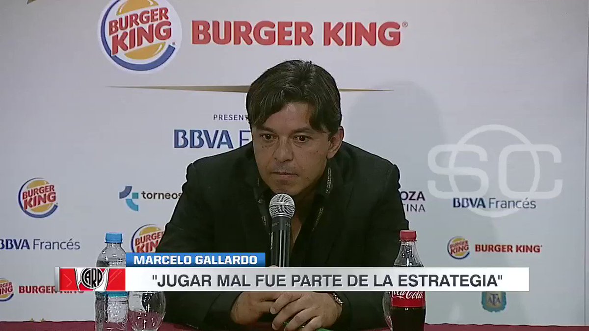 ondinhas2's tweet image. Empiezo a pensar que la bizarreada de Milei de tirar toda la carne al asador y fingir demencia en el movistar Arena fue parte de la masterclass.