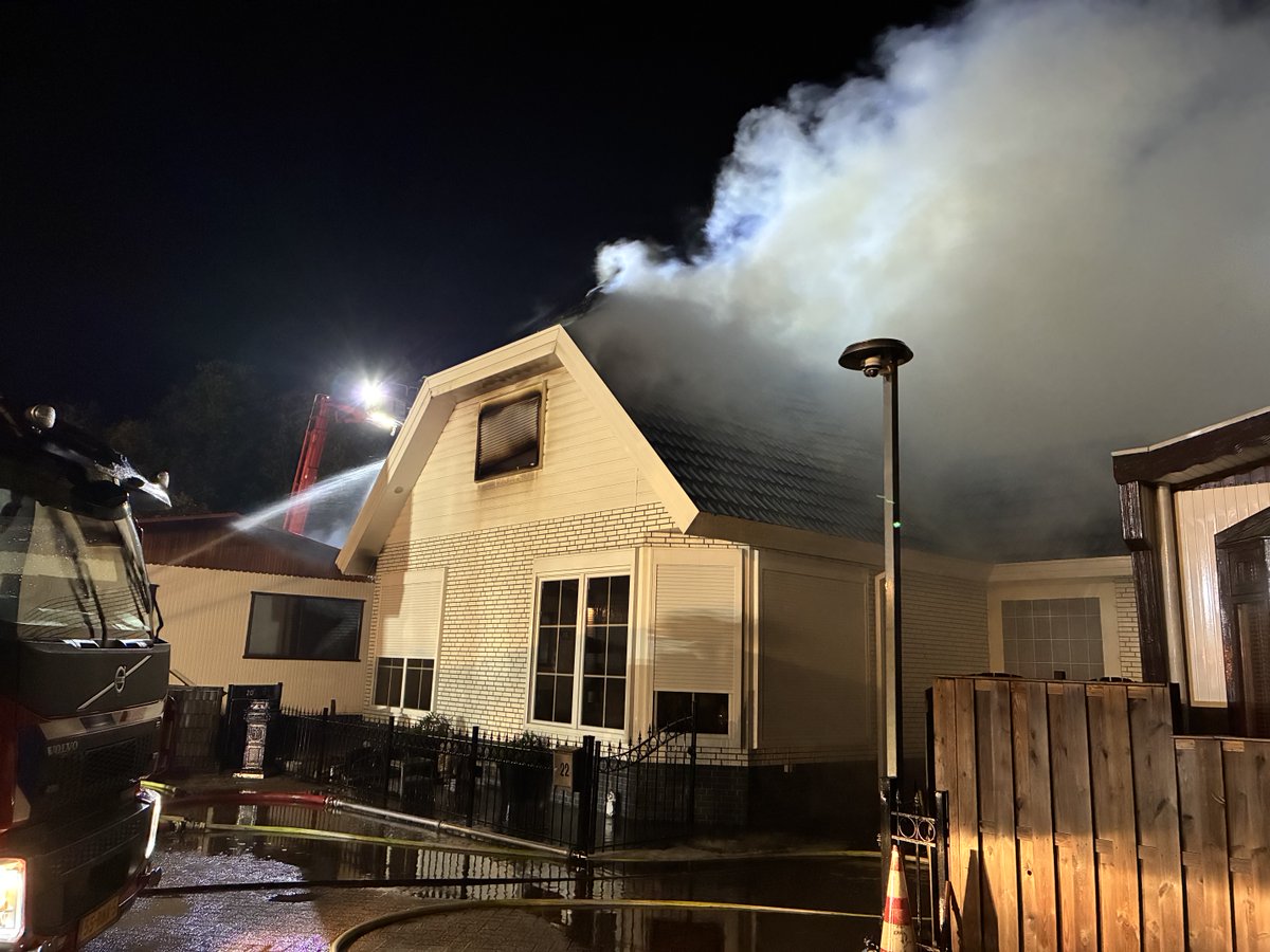 Brand in woning onder controle, brandweer nablussen