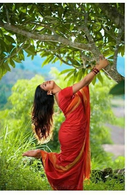 "🙏 🙏सुप्रभात 🙏🙏
मनुष्य का सबसे सच्चा साथी उसका स्वास्थ्य है जिस दिन स्वास्थ्य ने साथ छोड़ा मनुष्य हर रिश्ते पर बोझ बन जाता हैं..!
#राधे_राधे 🙏🌹❤️