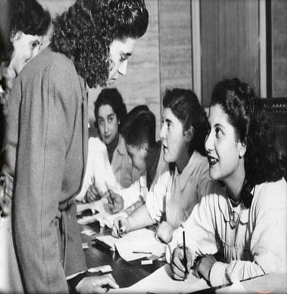 #Chacao #27oct 

En 1946 la mujer venezolana pudo ejercer su derecho al #Voto en #Venezuela

Gracias al partido #AcciónDemocrática y a la Junta de Gobierno encabezada por #RómuloBetancourt por primera vez 12 mujeres Venezolanas fueron electas cómo diputadas a la asamblea Nacional