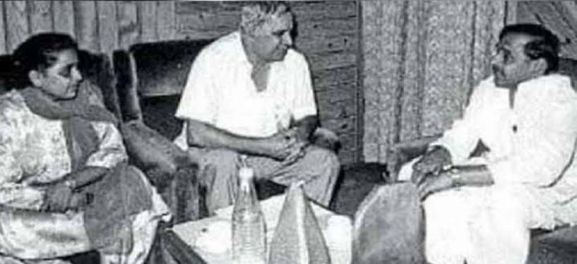 bhimarmy_HOD's tweet image. सन 1992 में श्री मुलायम सिंह यादव बीएसपी से गठबन्धन करने के लिए &apos;बहुजन नायक&apos; मान्यवर श्री कांशीराम जी के नई दिल्ली स्थित आवास पहुँचे।

&apos;बहुजन नायक&apos; मान्यवर श्री कांशीराम जी ने श्री मुलायम सिंह यादव को सलाह दी कि पहले आप एक नई पार्टी बनाइये,तब हम गठबन्धन के बारे में सोचेंगे।