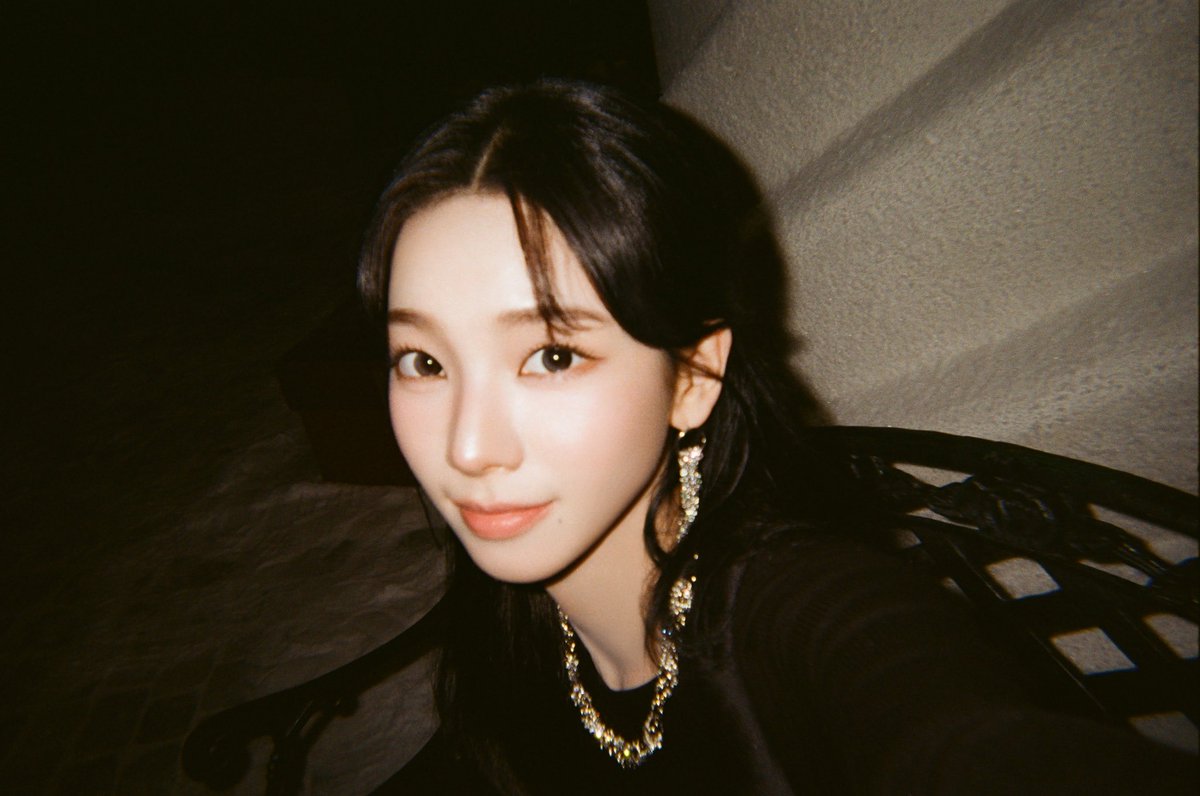 wntrult's tweet image. Pascucci Korea teases a new campaign with aespa KARINA.