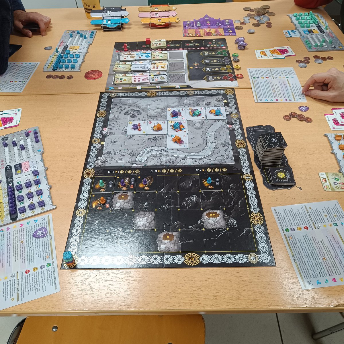Nos voisins de table sont partis pour un très très gros #j2s mais <a href="/diaballix/">Mysterix</a> et moi préférons les mines d' argent  du moyen âge #kutnaora