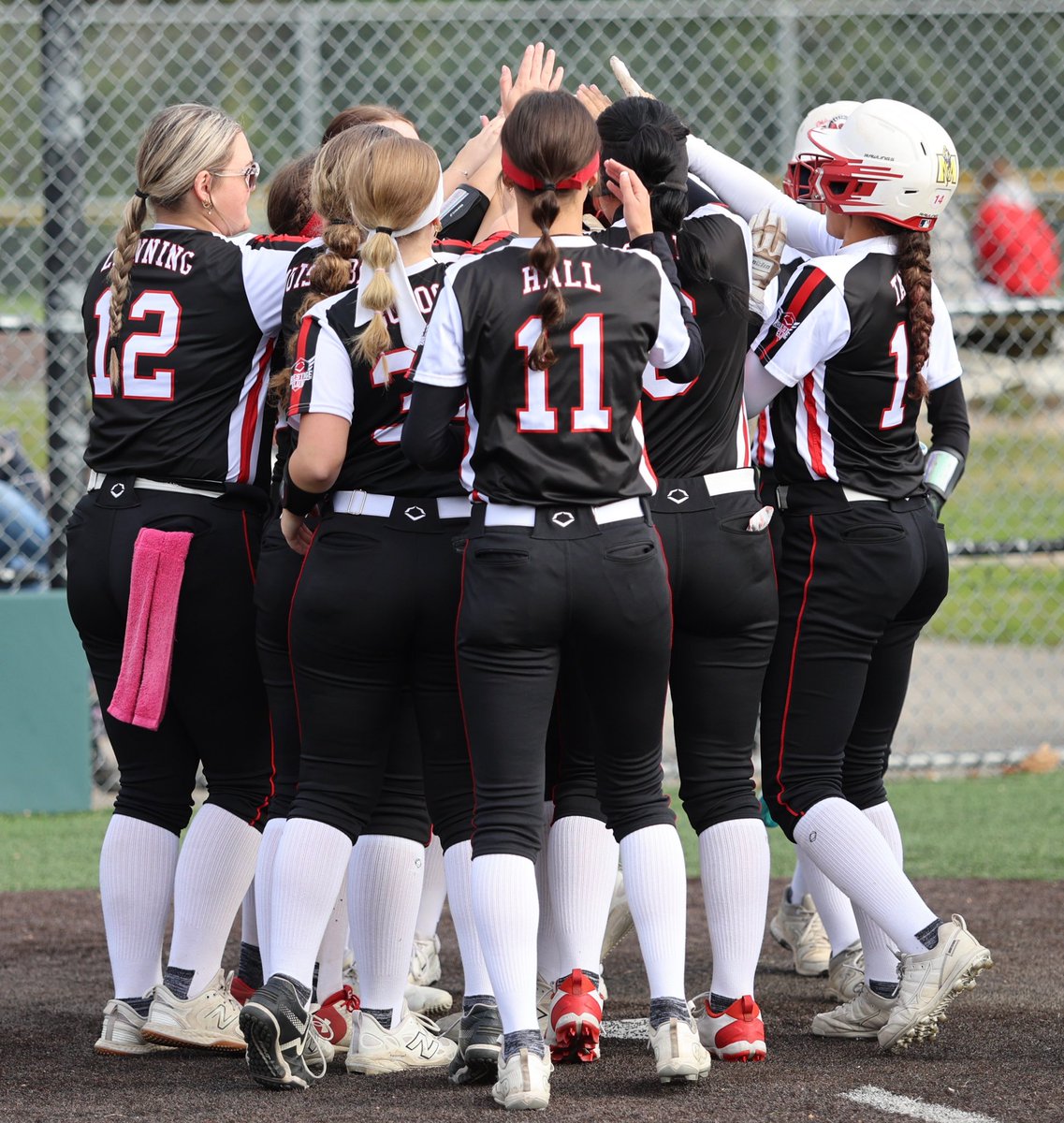 What a weekend 17U Ohio Lasers 26/27! The only 18U team to go 5-0 at Stingrays Fall Showcase out scoring our opponents 48-6. We out hit our opponents 53-15. We stole 15  bases and gave up 0! Need OF or catching in the 2027 class? We got it! 💯% Back at Berliner next weekend!