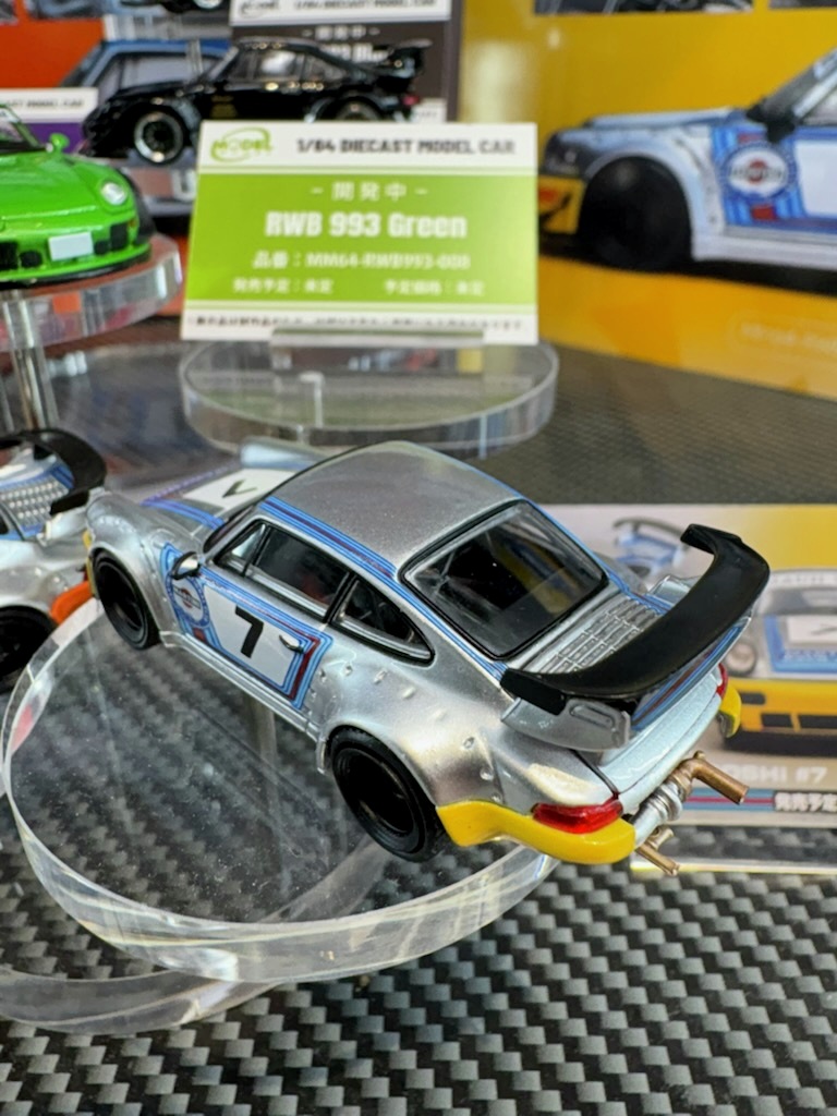 joshin_skl's tweet image. 第63回全日本模型ホビーショーで発表されたばかりの『MODEL　MODEL』の新製品を多数展示しております！今回の注目アイテムは「RWB 964 Ichiban Boshi 」の#8および#7です。18インチホイール、大型リアウイング、M64エンジン、排気系の精密なディテールを忠実に再現！ぜひ、この機会にご確認ください！