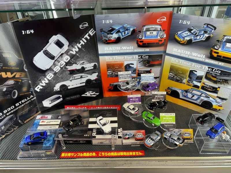 joshin_skl's tweet image. 第63回全日本模型ホビーショーで発表されたばかりの『MODEL　MODEL』の新製品を多数展示しております！今回の注目アイテムは「RWB 964 Ichiban Boshi 」の#8および#7です。18インチホイール、大型リアウイング、M64エンジン、排気系の精密なディテールを忠実に再現！ぜひ、この機会にご確認ください！